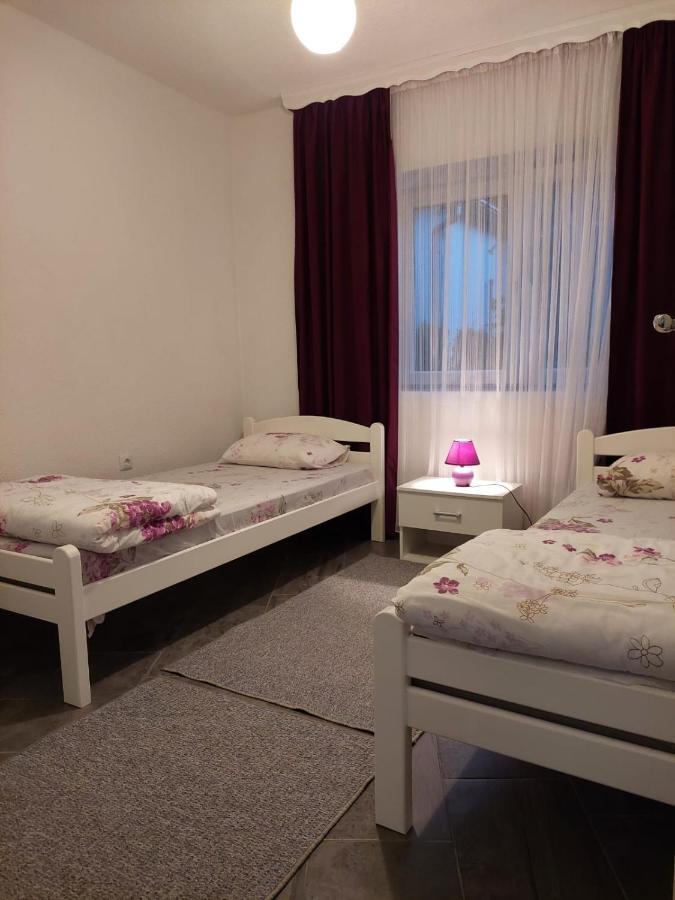 Apartman Amelaa Kulen Vakuf Exterior foto