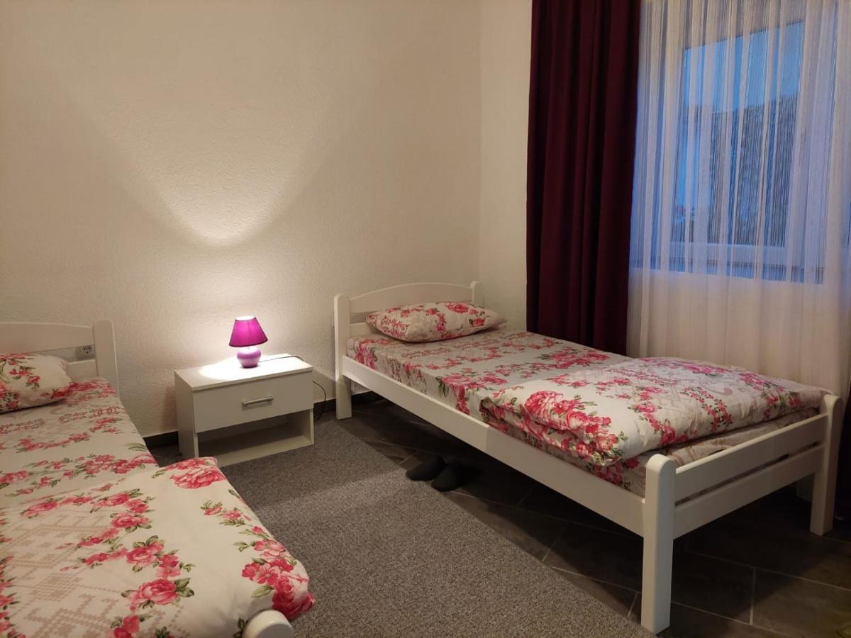 Apartman Amelaa Kulen Vakuf Exterior foto